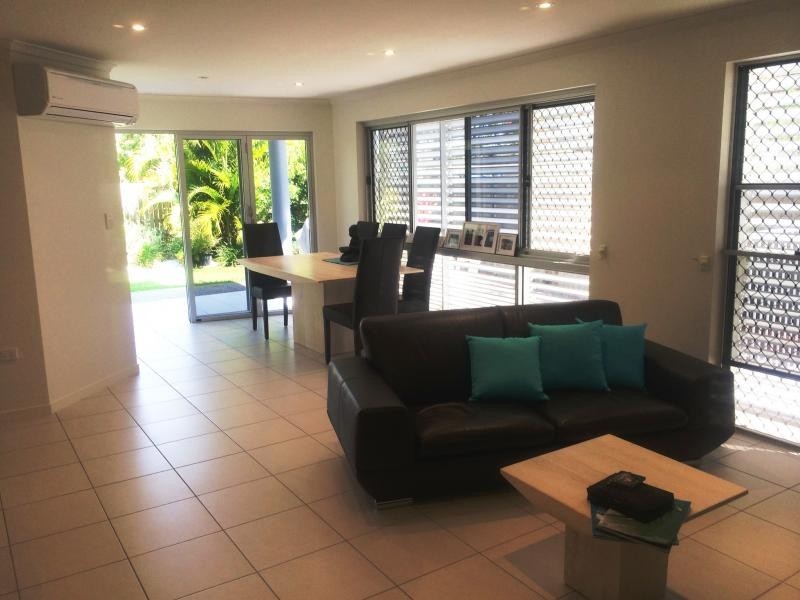 2 / 6 McDougall Street, Bargara QLD 4670