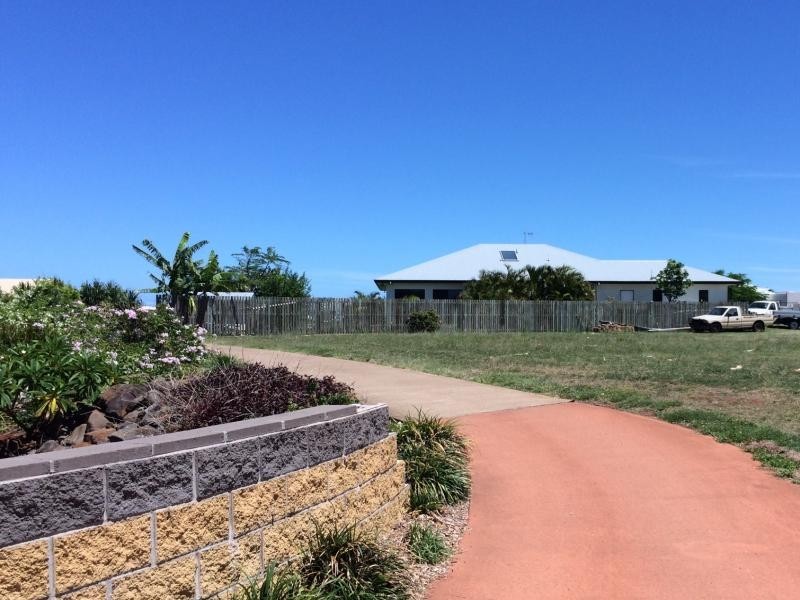 19 Bisdee Street, Coral Cove QLD 4670