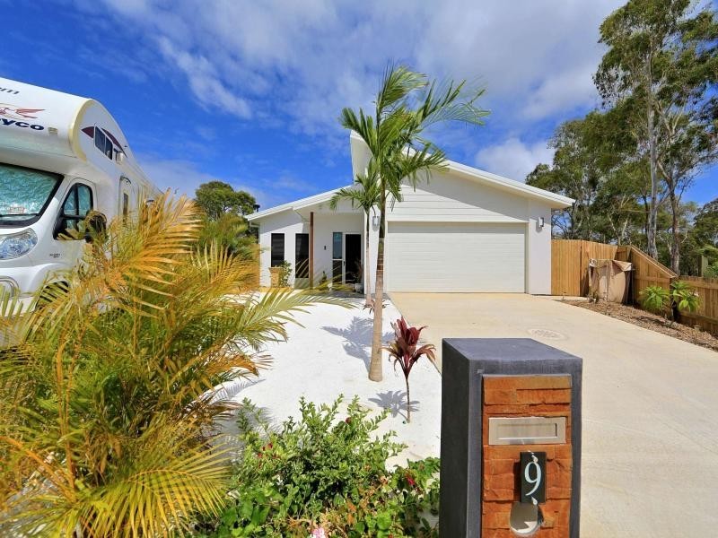 9 Betty Close, Coral Cove QLD 4670