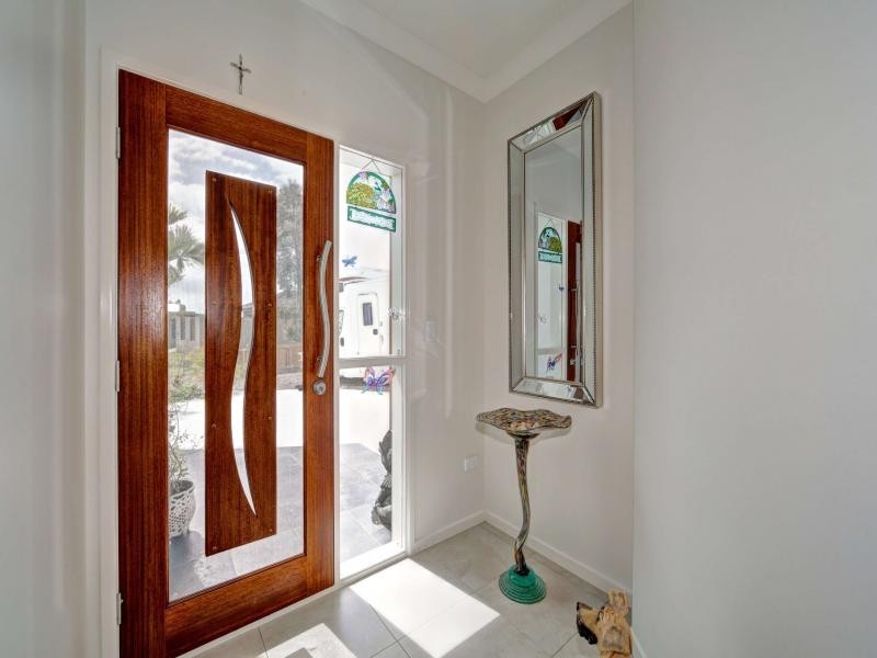 9 Betty Close, Coral Cove QLD 4670