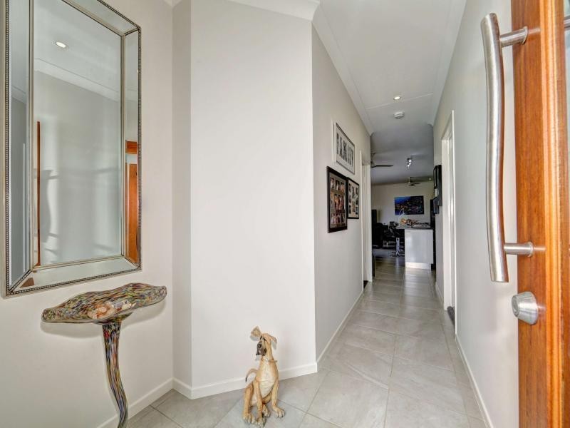 9 Betty Close, Coral Cove QLD 4670