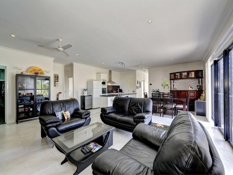 9 Betty Close, Coral Cove QLD 4670