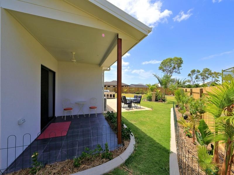 9 Betty Close, Coral Cove QLD 4670