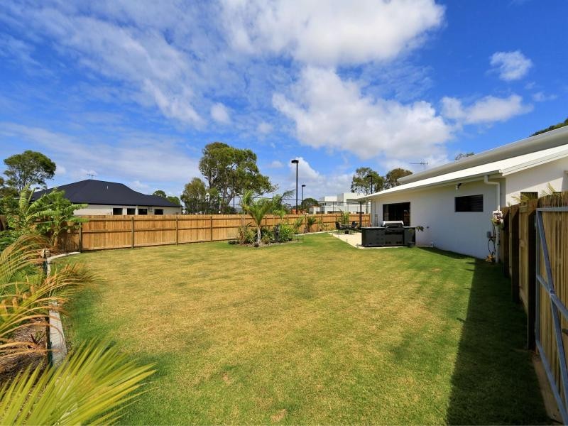 9 Betty Close, Coral Cove QLD 4670