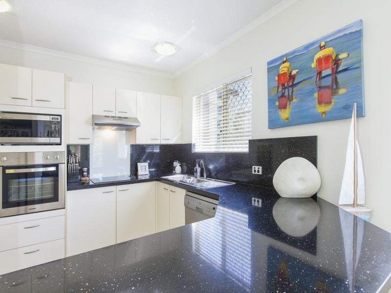 2/18 Warne Terrace, Kings Beach QLD 4551
