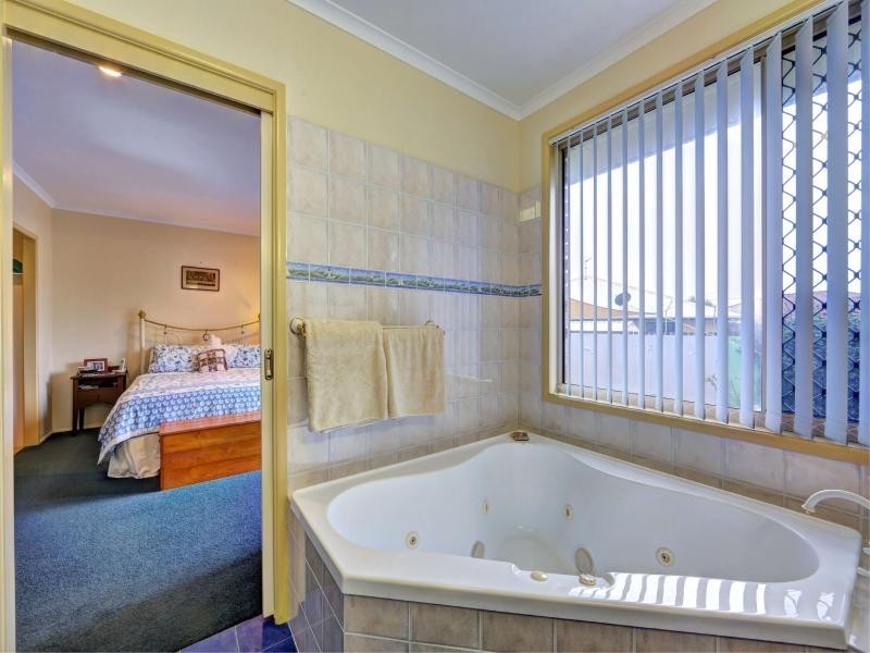 4 Riordan Place, Bargara QLD 4670