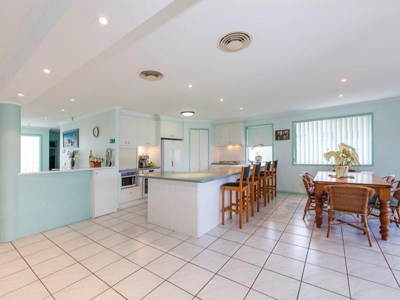 10 Pamphlet Place, Pelican Waters QLD 4551