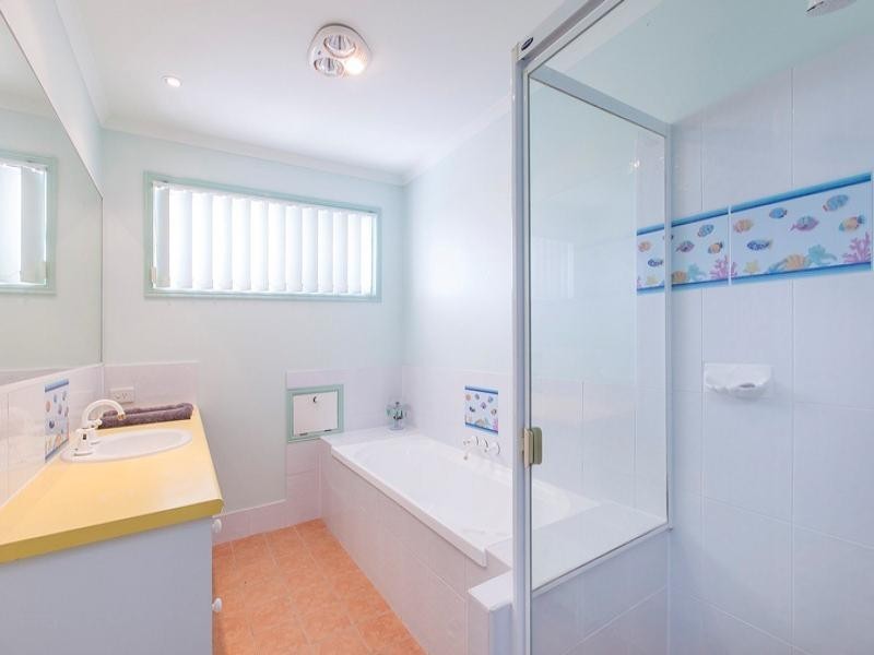 10 Pamphlet Place, Pelican Waters QLD 4551