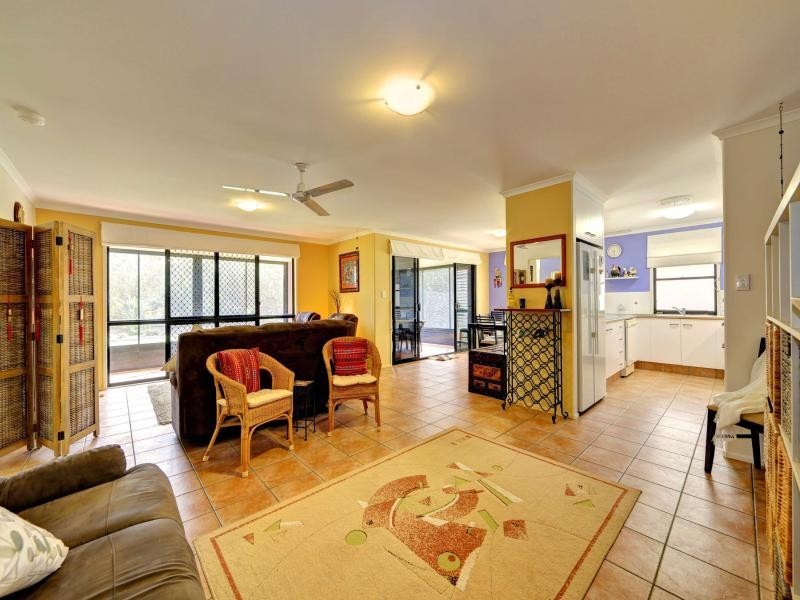24 Chantelle Circuit, Coral Cove QLD 4670