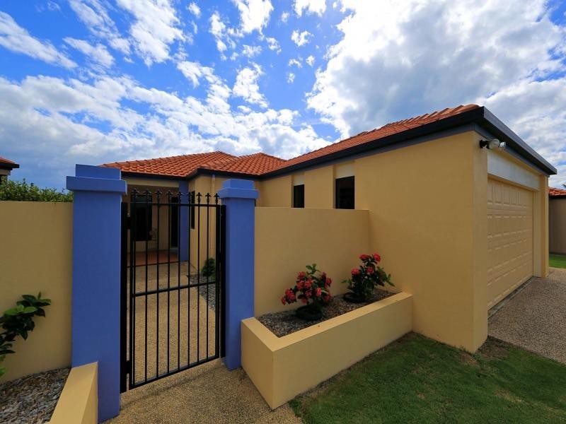 24 Chantelle Circuit, Coral Cove QLD 4670