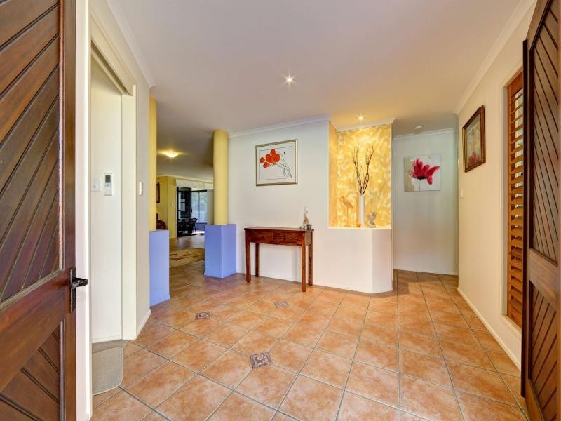 24 Chantelle Circuit, Coral Cove QLD 4670