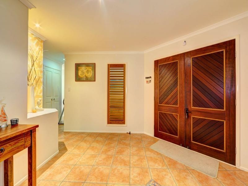 24 Chantelle Circuit, Coral Cove QLD 4670