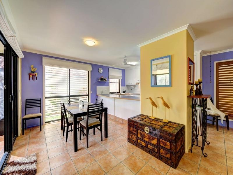 24 Chantelle Circuit, Coral Cove QLD 4670