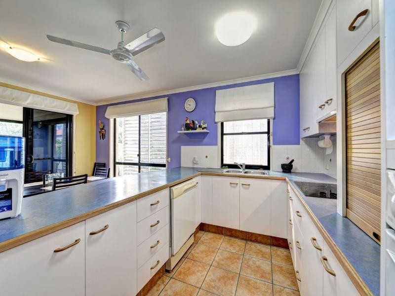 24 Chantelle Circuit, Coral Cove QLD 4670