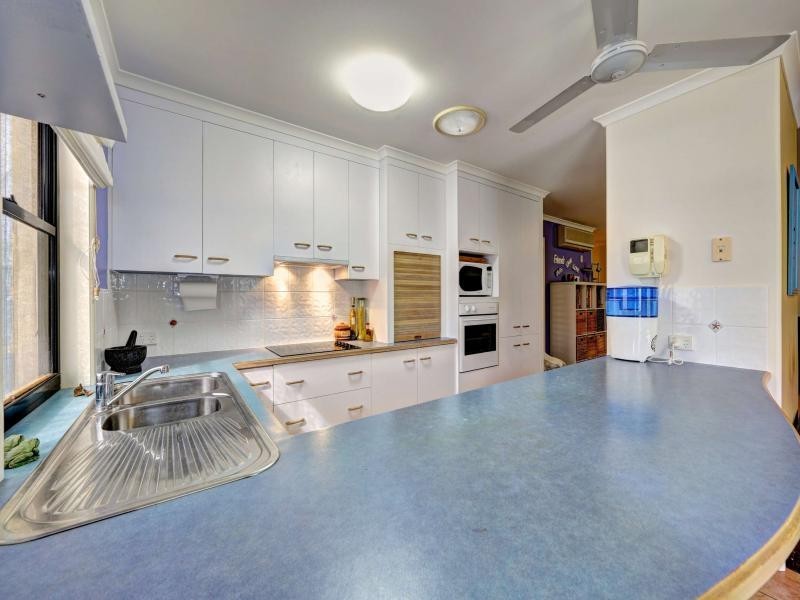 24 Chantelle Circuit, Coral Cove QLD 4670
