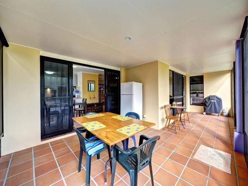24 Chantelle Circuit, Coral Cove QLD 4670