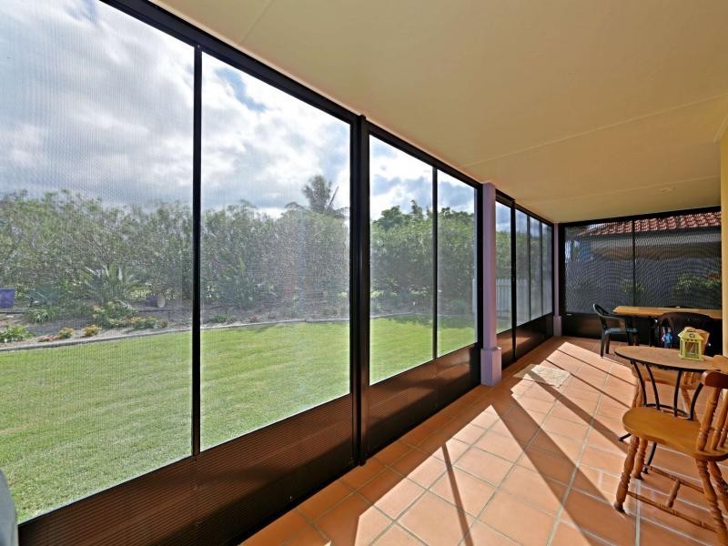 24 Chantelle Circuit, Coral Cove QLD 4670