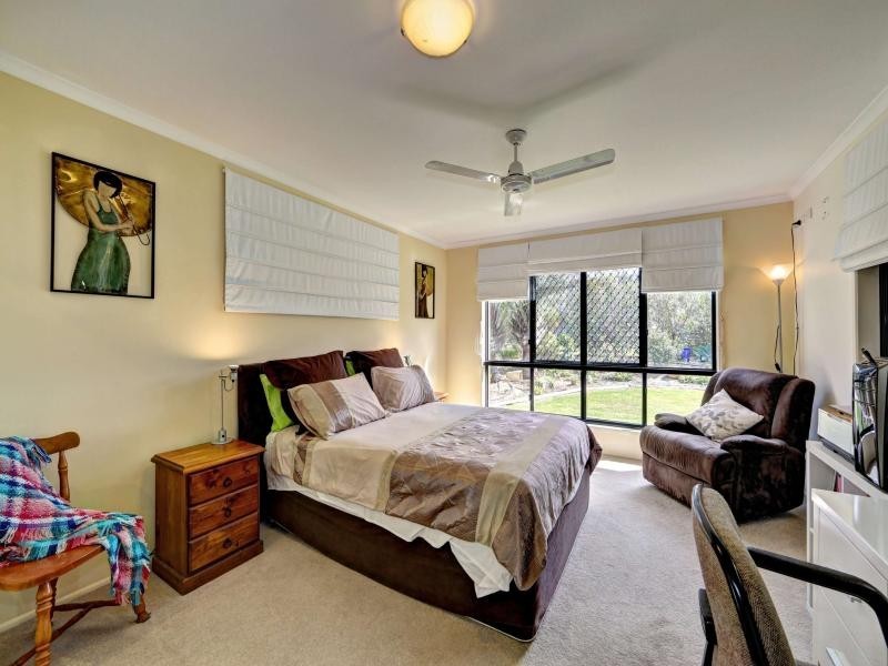24 Chantelle Circuit, Coral Cove QLD 4670