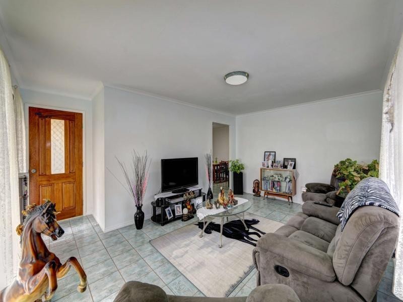 18 Moore Street, Elliott Heads QLD 4670