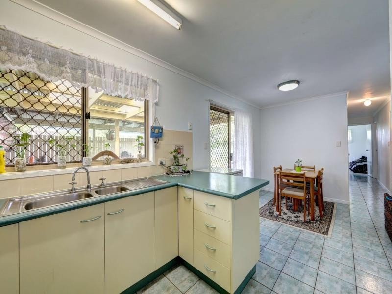 18 Moore Street, Elliott Heads QLD 4670