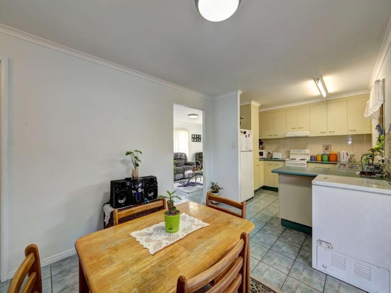 18 Moore Street, Elliott Heads QLD 4670