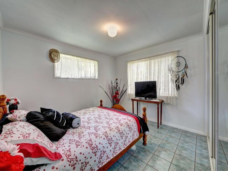 18 Moore Street, Elliott Heads QLD 4670