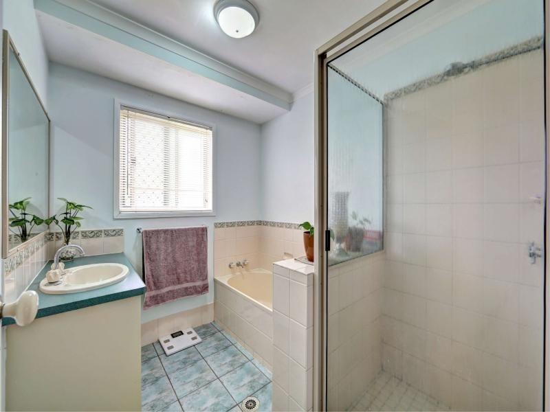 18 Moore Street, Elliott Heads QLD 4670