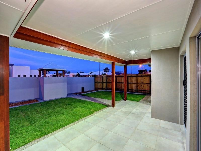 1 /24 Masthead Drive, Bargara QLD 4670