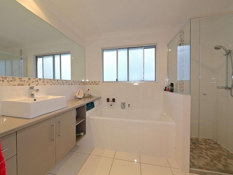 31 Emperor Drive, Elliott Heads QLD 4670