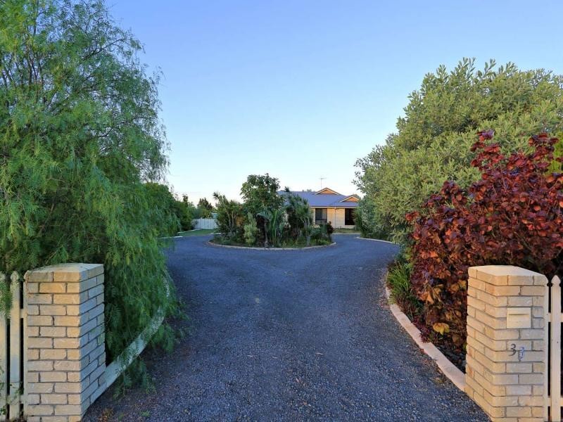33 Spinnaker Blvd, Innes Park QLD 4670