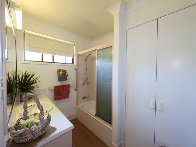 3 Crystal Court, Elliott Heads QLD 4670