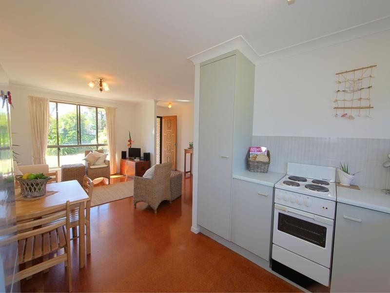 3 Crystal Court, Elliott Heads QLD 4670