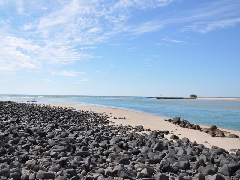 3 Crystal Court, Elliott Heads QLD 4670