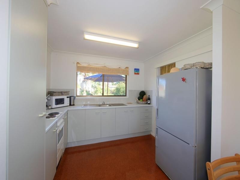 3 Crystal Court, Elliott Heads QLD 4670