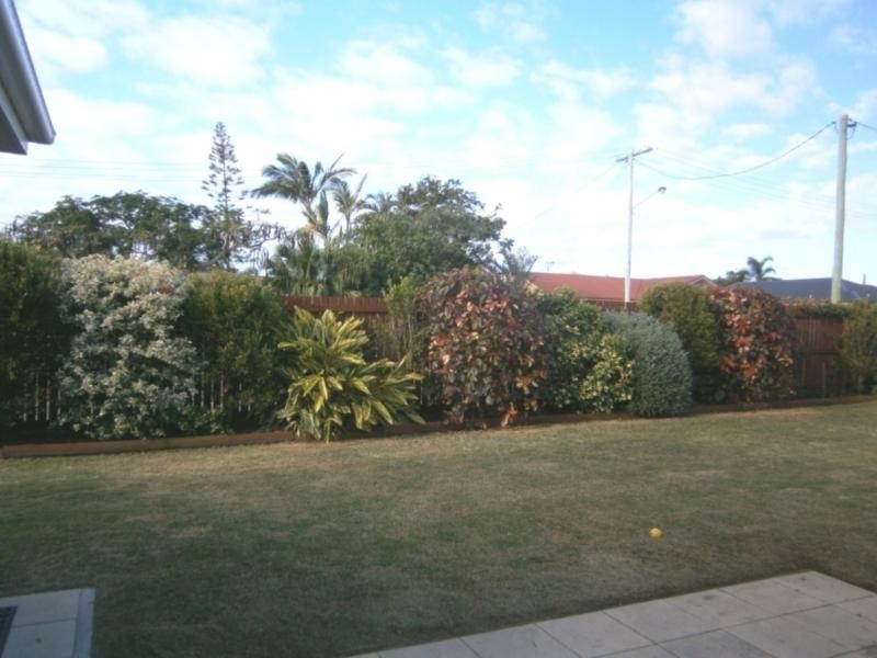 5 Cove Street, Burnett Heads QLD 4670