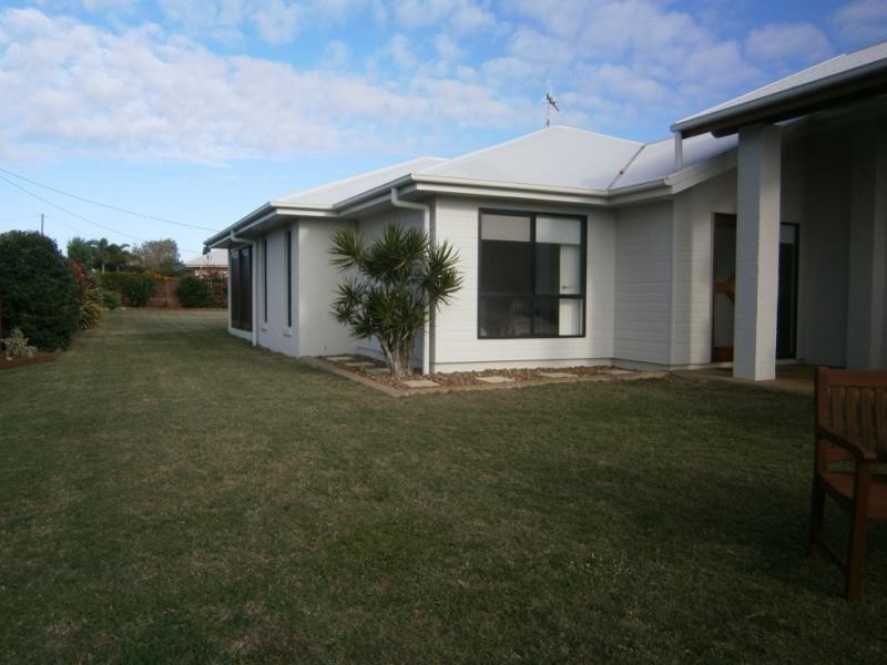 5 Cove Street, Burnett Heads QLD 4670