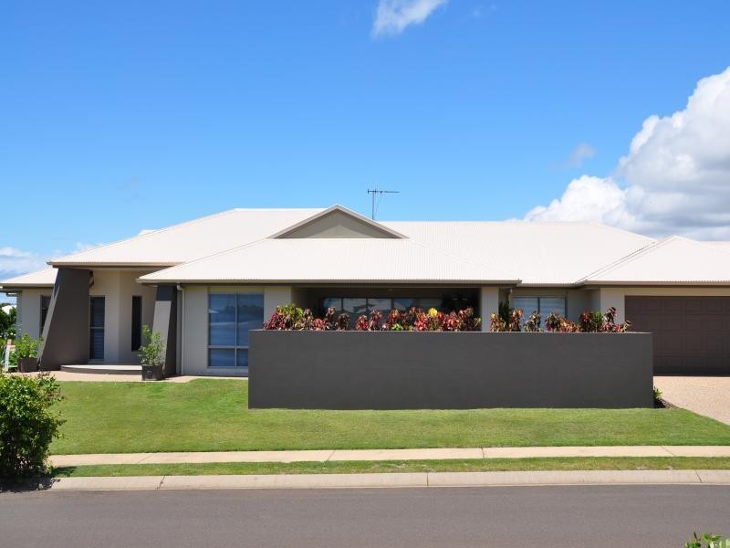 2 Parkside Parade, Bargara QLD 4670