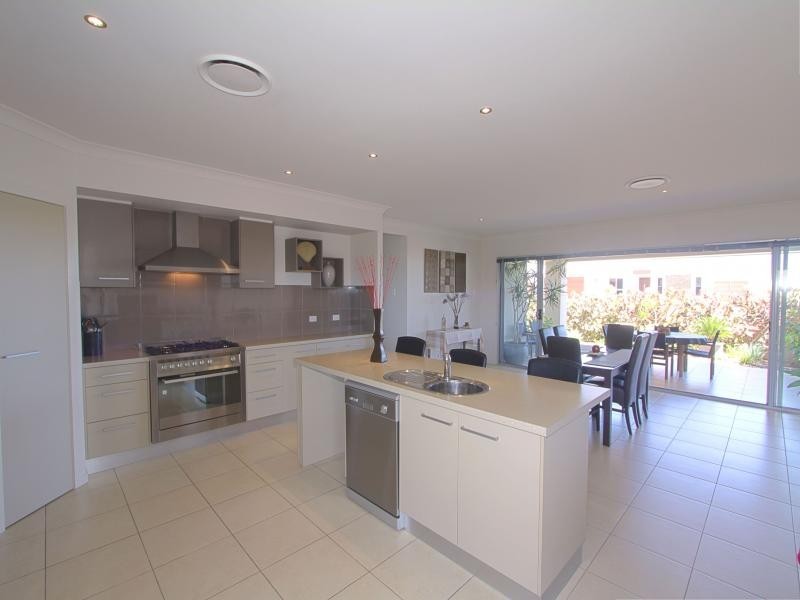 2 Parkside Parade, Bargara QLD 4670