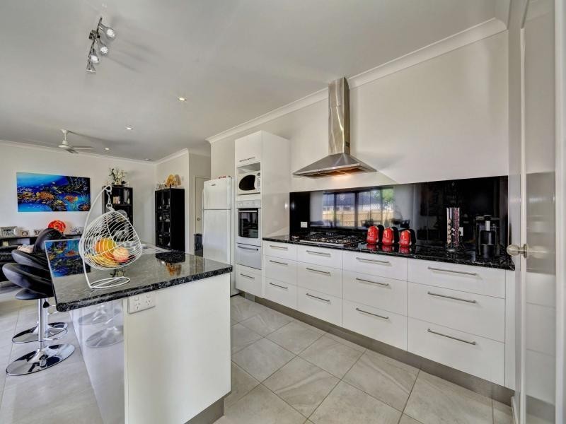 9 Betty Close, Coral Cove QLD 4670