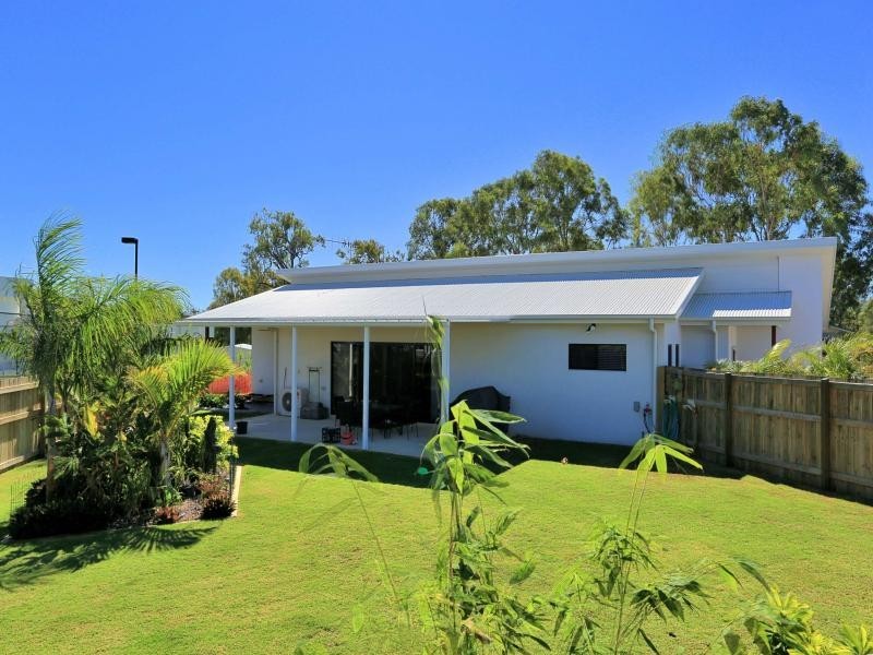 9 Betty Close, Coral Cove QLD 4670