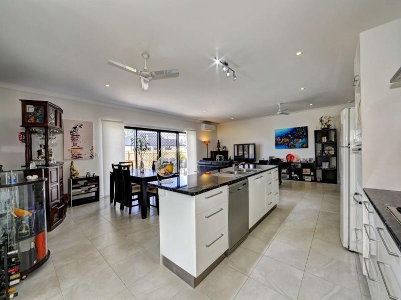 9 Betty Close, Coral Cove QLD 4670