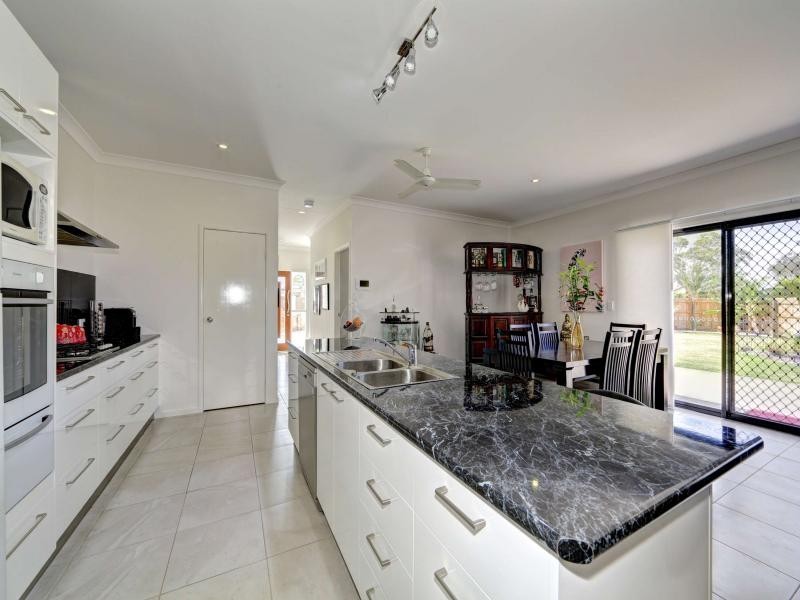 9 Betty Close, Coral Cove QLD 4670