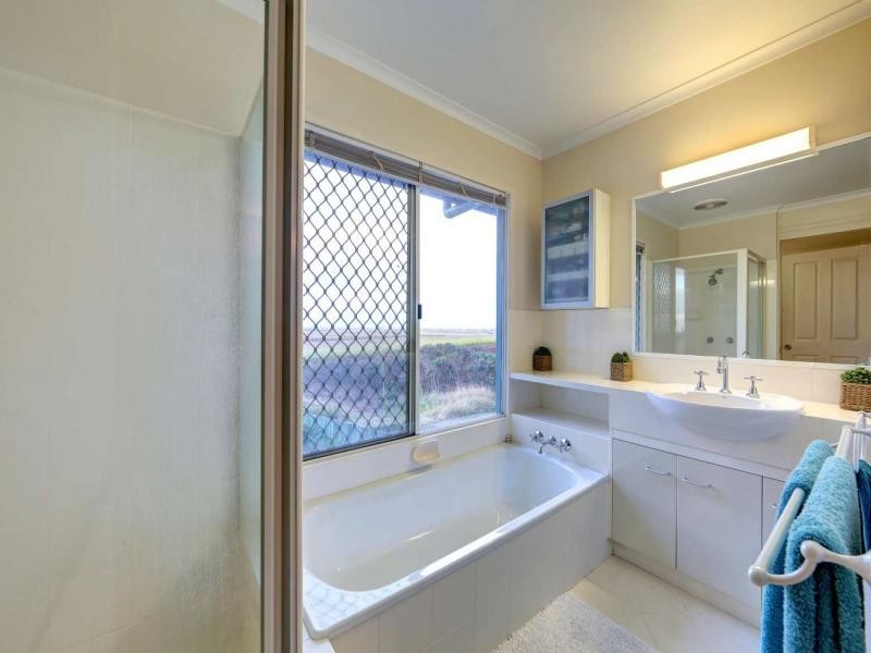 53 Rehbein Avenue, Qunaba QLD 4670