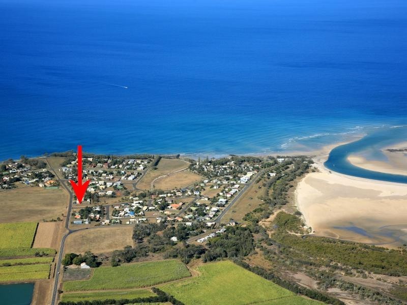 32 Moore Street, Elliott Heads QLD 4670