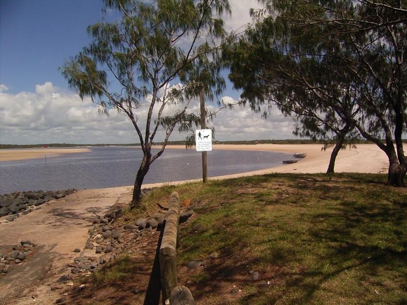 32 Moore Street, Elliott Heads QLD 4670