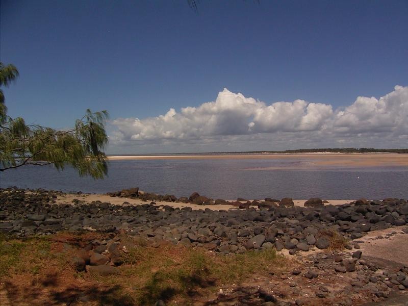 32 Moore Street, Elliott Heads QLD 4670