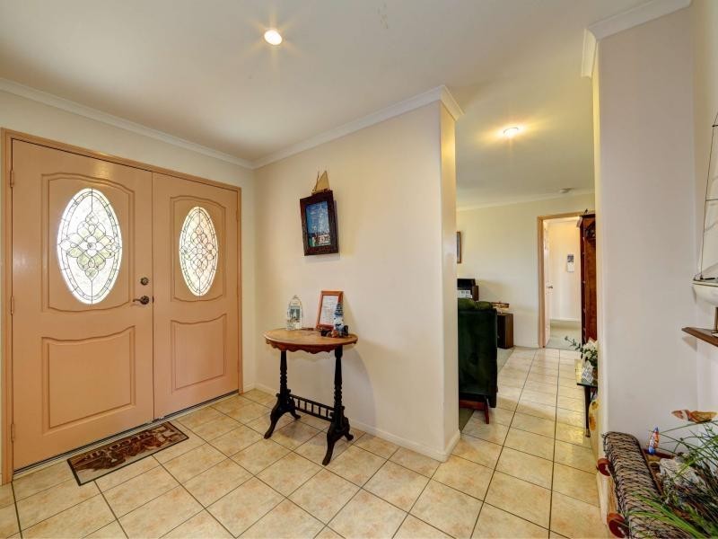 9 Belmonte Drive, Coral Cove QLD 4670
