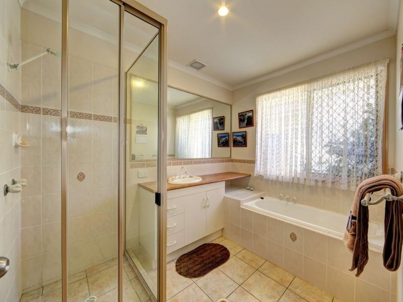 9 Belmonte Drive, Coral Cove QLD 4670