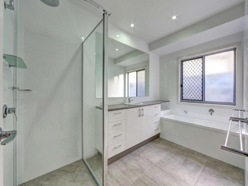 11 Hillcrest Court, Bargara QLD 4670