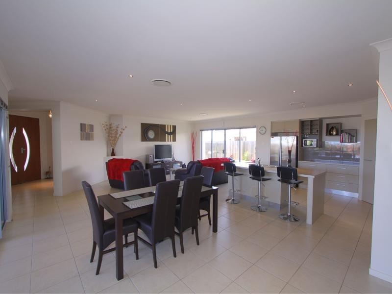 2 Parkside Parade, Bargara QLD 4670